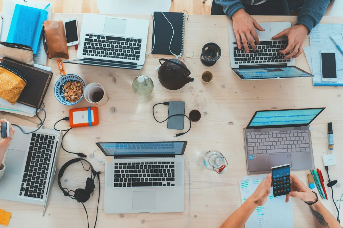 Illustrative shared laptop workstations — not an ITIQ event